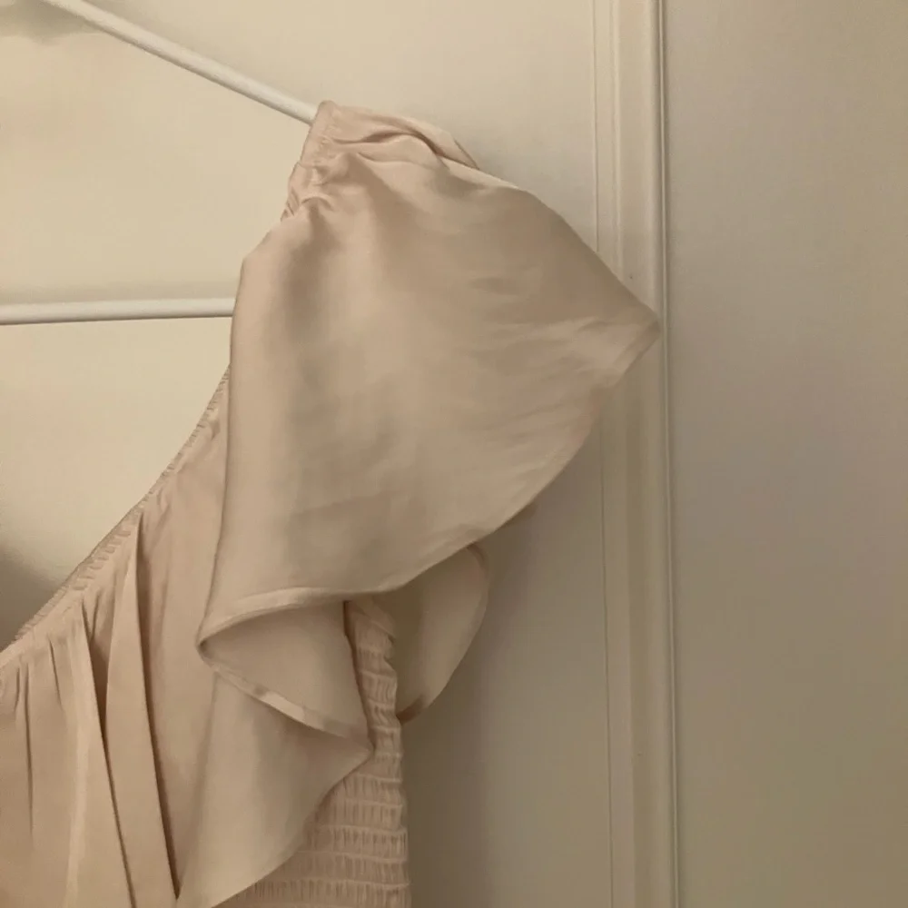 Express Cream Ruffle Blouse - Picture 2 of 4